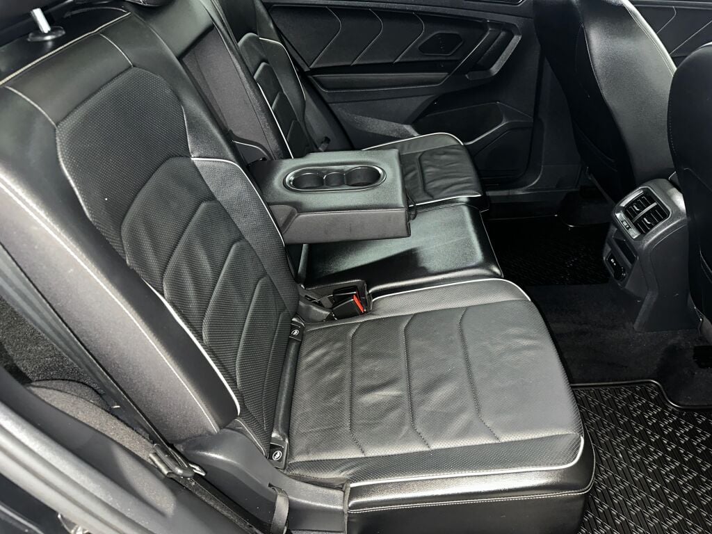 2022 Volkswagen Tiguan SEL Premium R-Line photo 25
