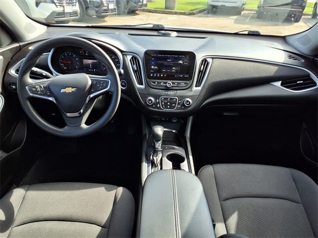 2023 Chevrolet Malibu 1LT photo 3