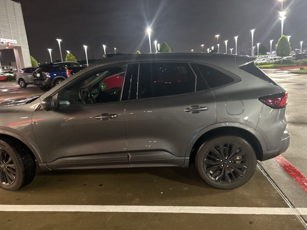 2023 Ford Escape ST-Line Elite's photo