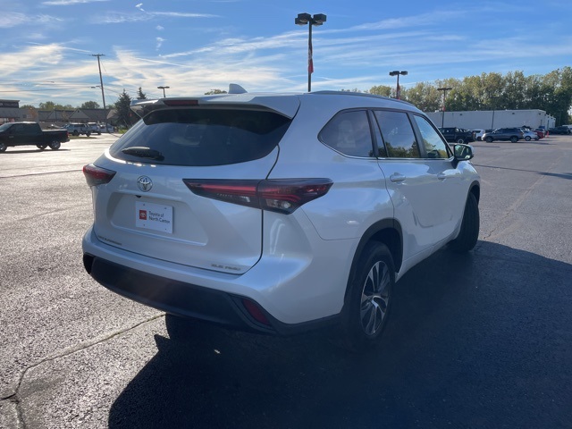2024 Toyota Highlander XLE photo 5