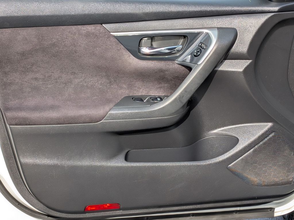 2013 Nissan Altima 2.5 SV photo 11