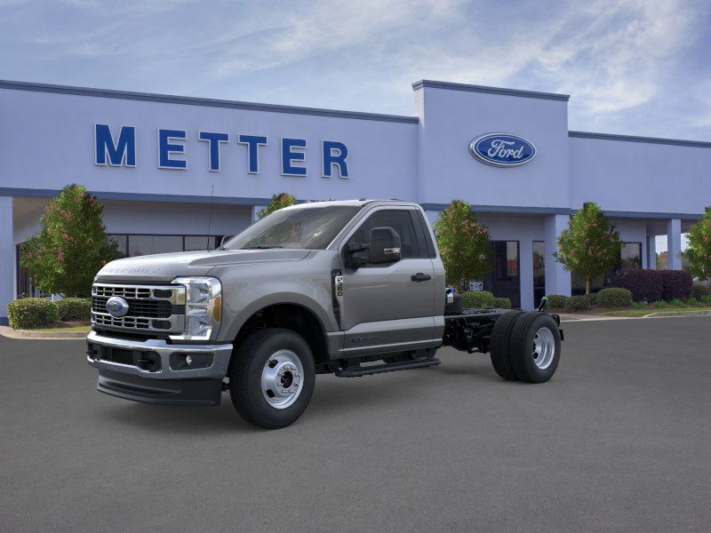 2025 Ford F-350 Super Duty Chassis Cab XL's photo