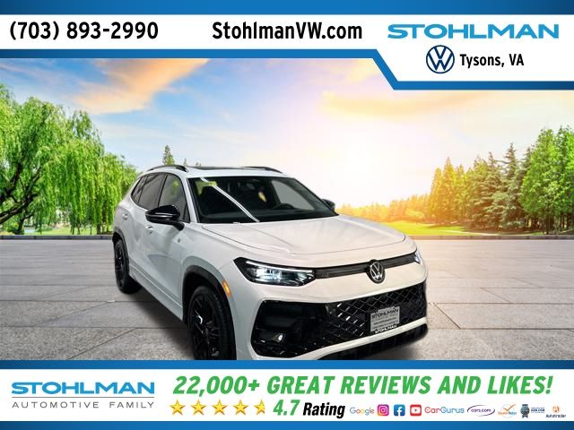 2025 Volkswagen Tiguan SE R-LINE BLACK's photo