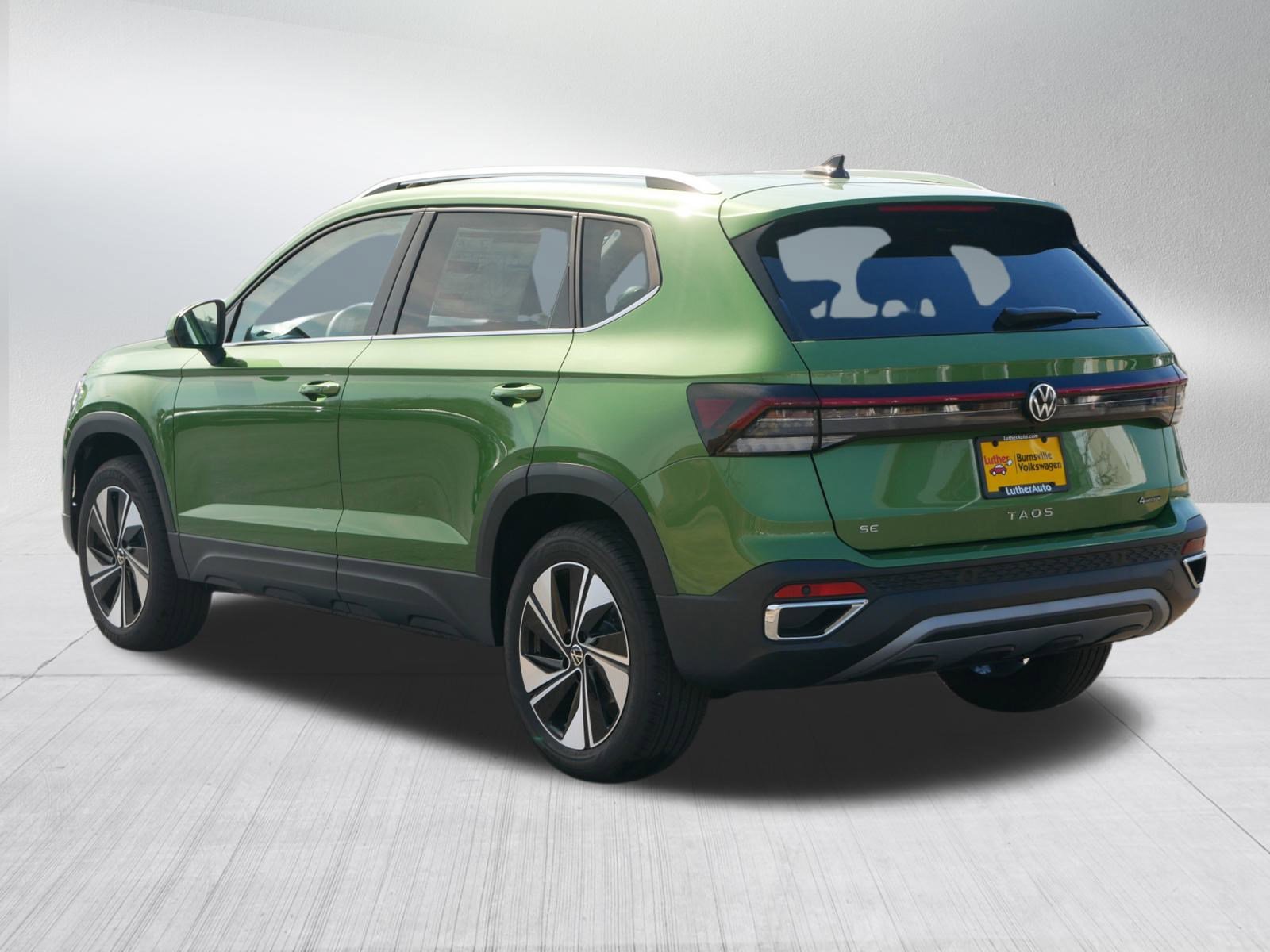 2025 Volkswagen Taos SE photo 3