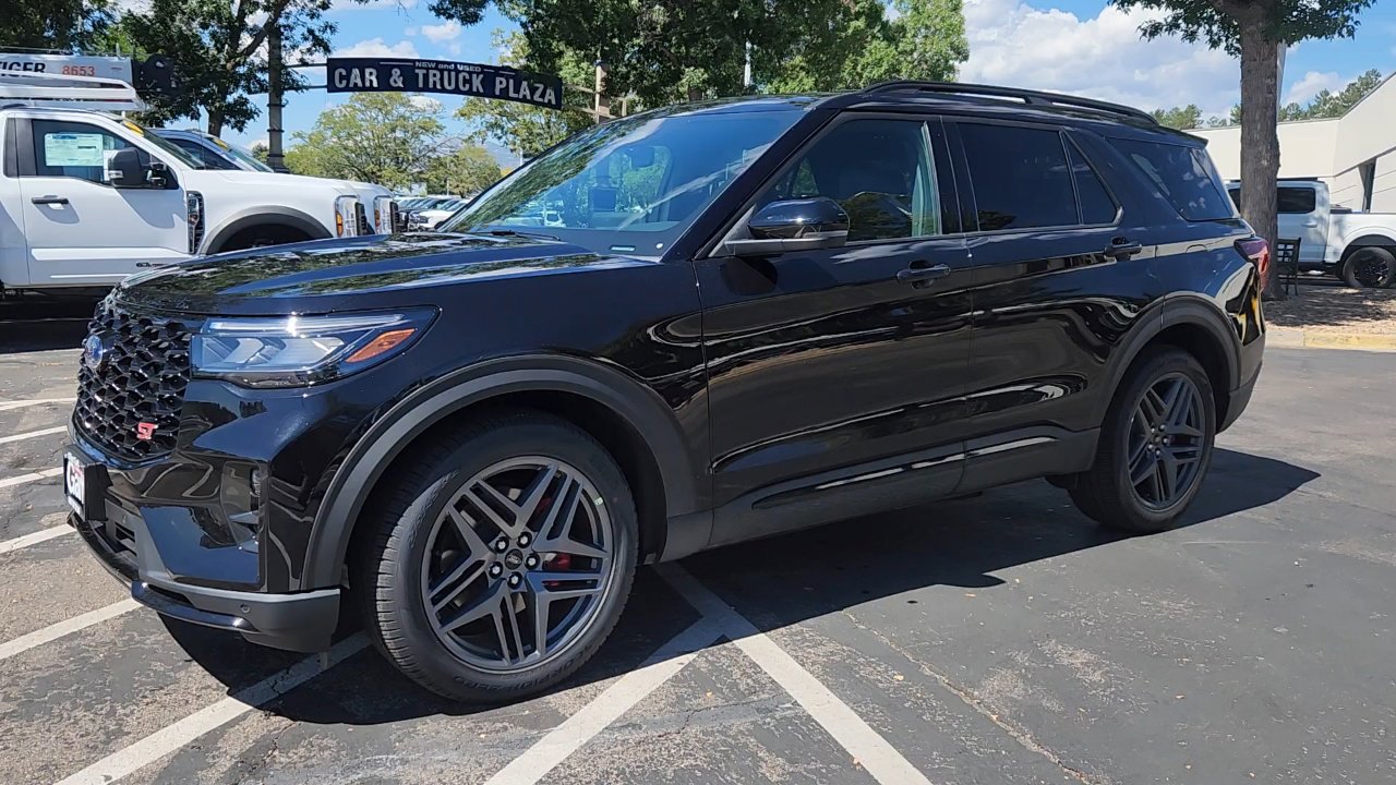 2025 Ford Explorer ST photo 3