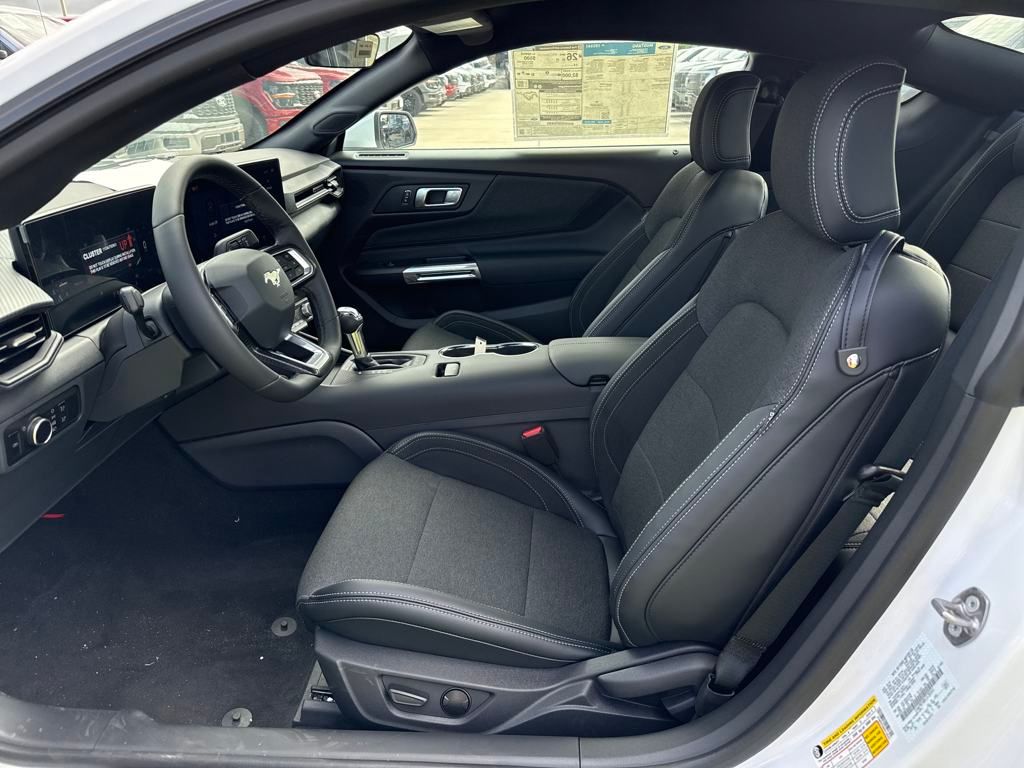 2025 Ford Mustang EcoBoost Premium photo 4