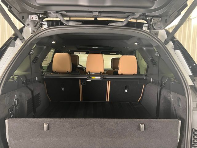 2025 Land Rover Discovery SE photo 18