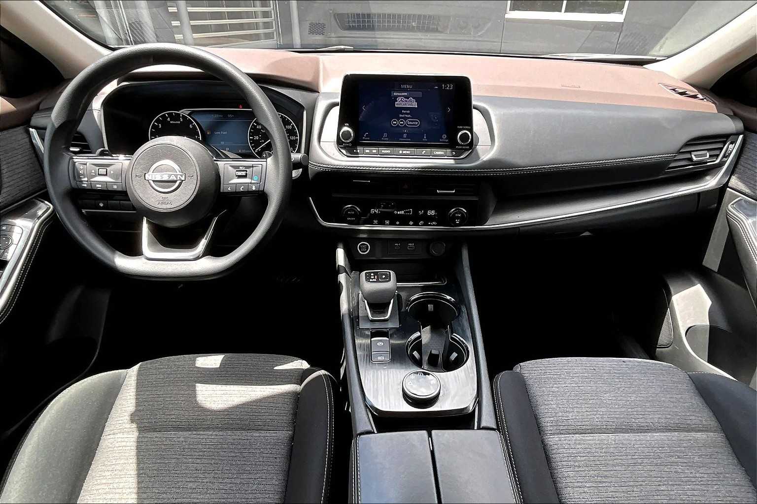 2023 Nissan Rogue SV photo 13