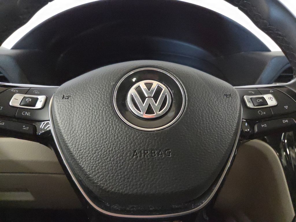 2020 Volkswagen Passat 2.0T SEL photo 16