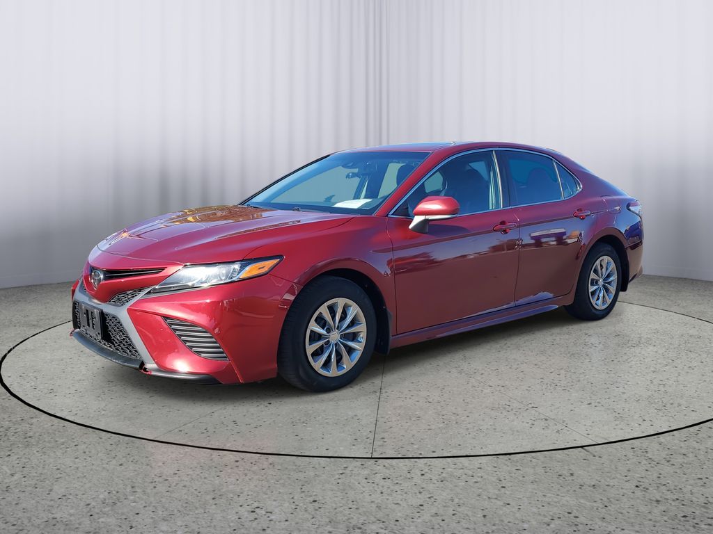 2018 Toyota Camry SE photo 2