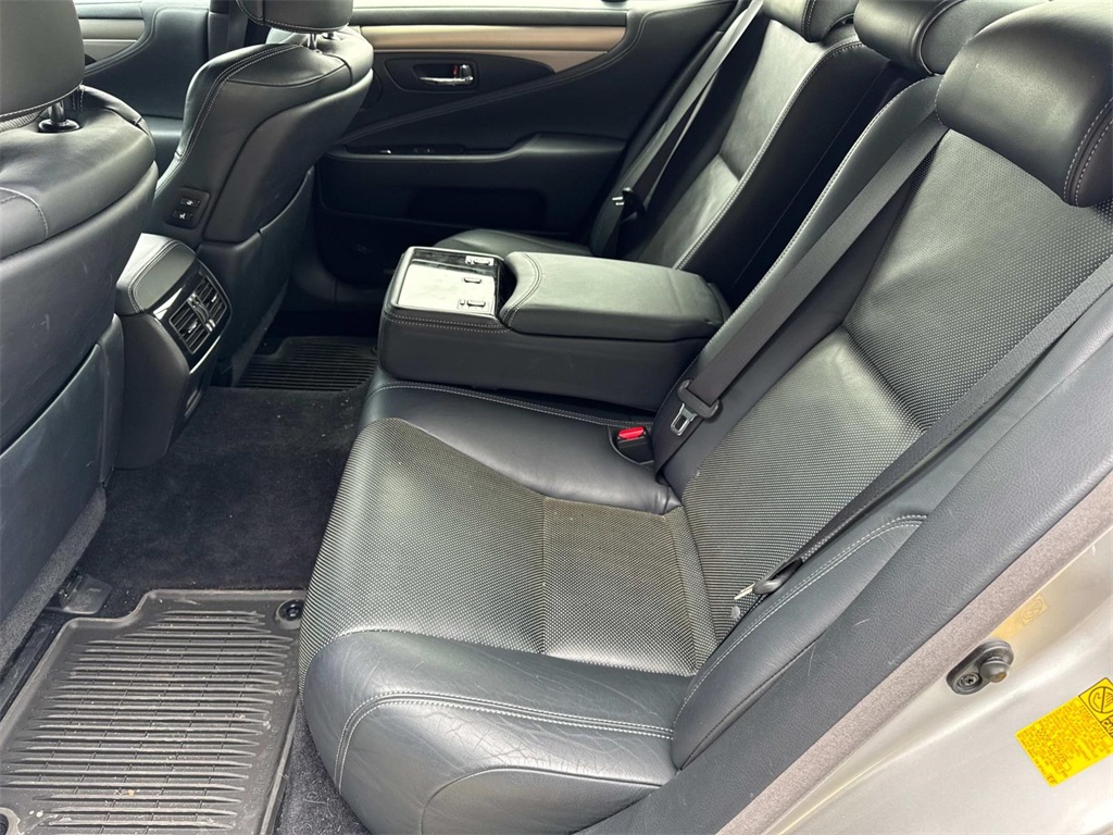 2013 Lexus LS 460 photo 14