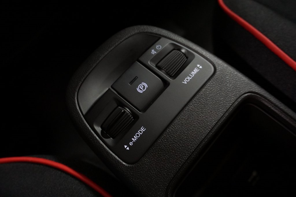 2024 Fiat 500e Red photo 16