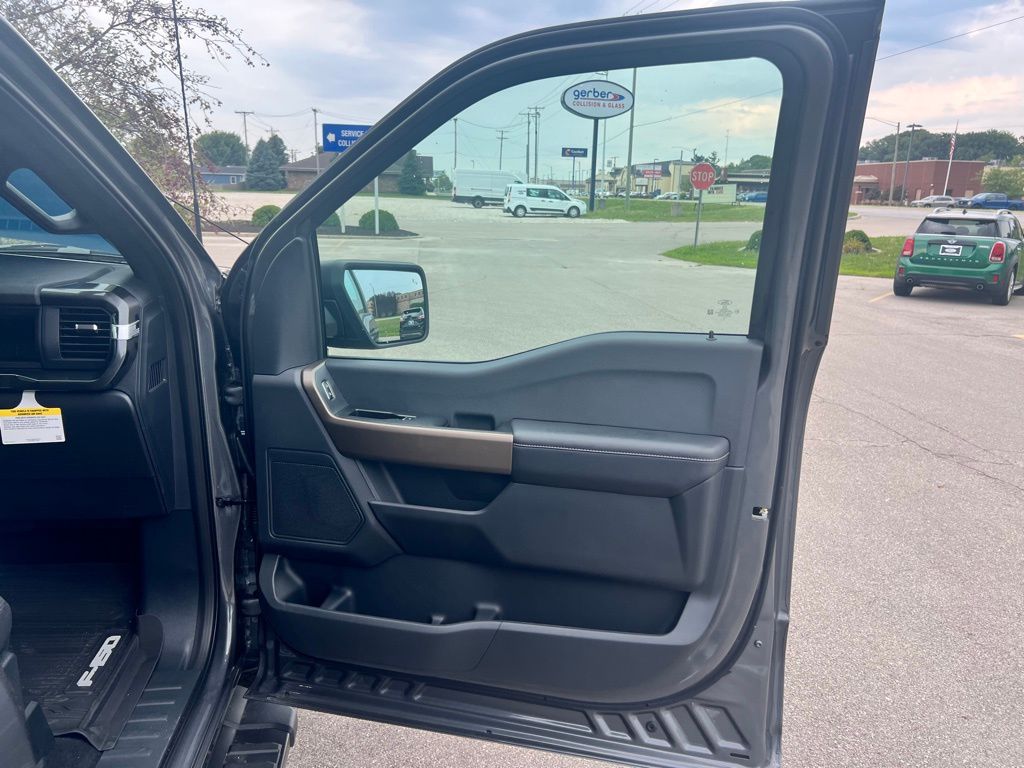 2025 Ford F-150 STX photo 14