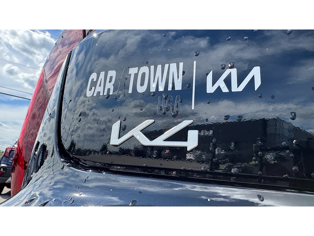 2025 Kia K4 GT-Line photo 6