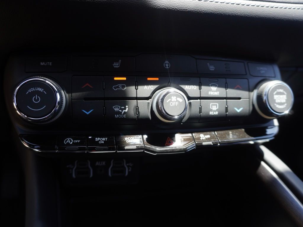 New 2024 Octane Red Pearl-Coat Exterior Paint Dodge SXT Blacktop image 16