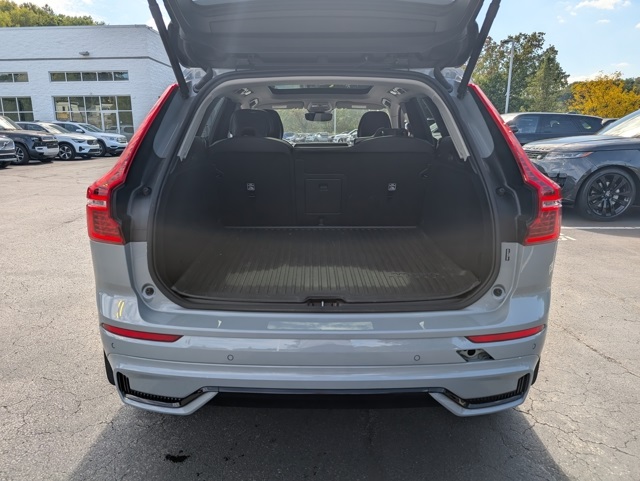 2025 Volvo XC60 B5 Core photo 5