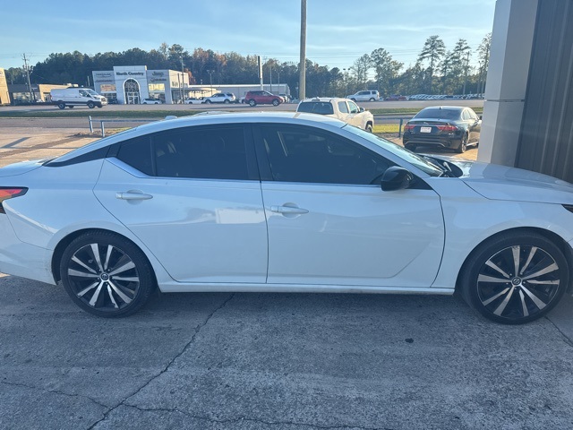 2022 Nissan Altima SR