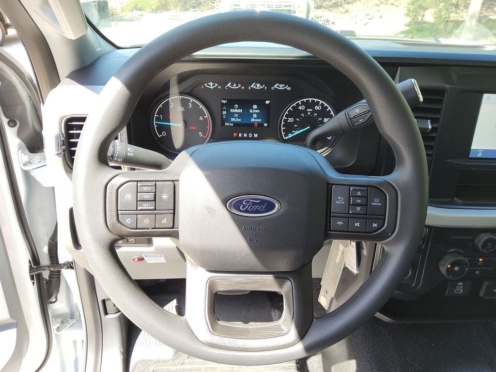 2025 Ford F-550 photo 8