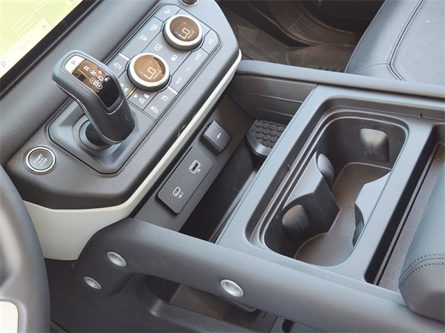 2024 Land Rover Defender 110 S photo 16