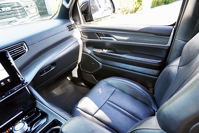 2023 Jeep Wagoneer L Series II photo 21