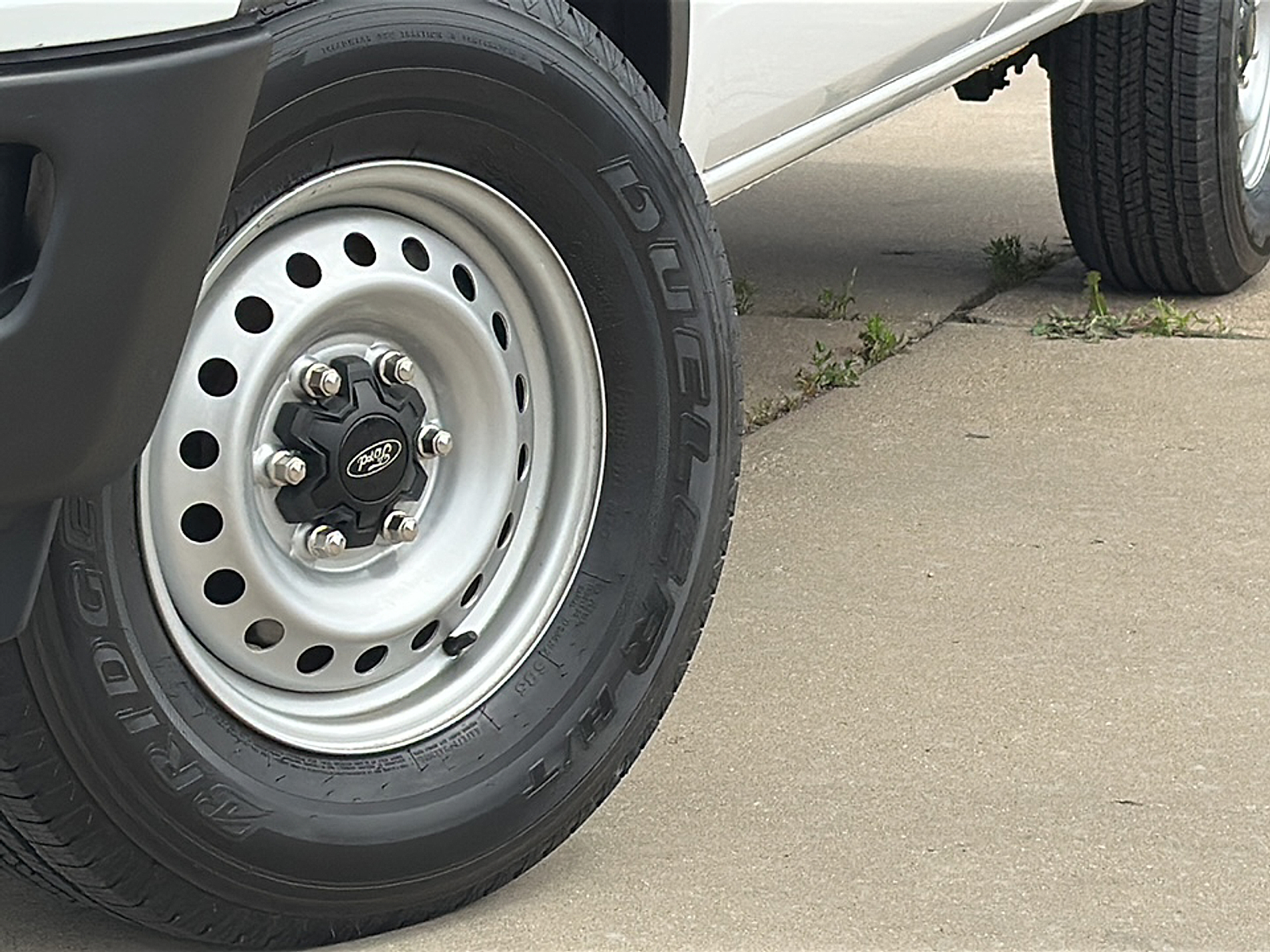 Used 2022 White Ford XL image 3
