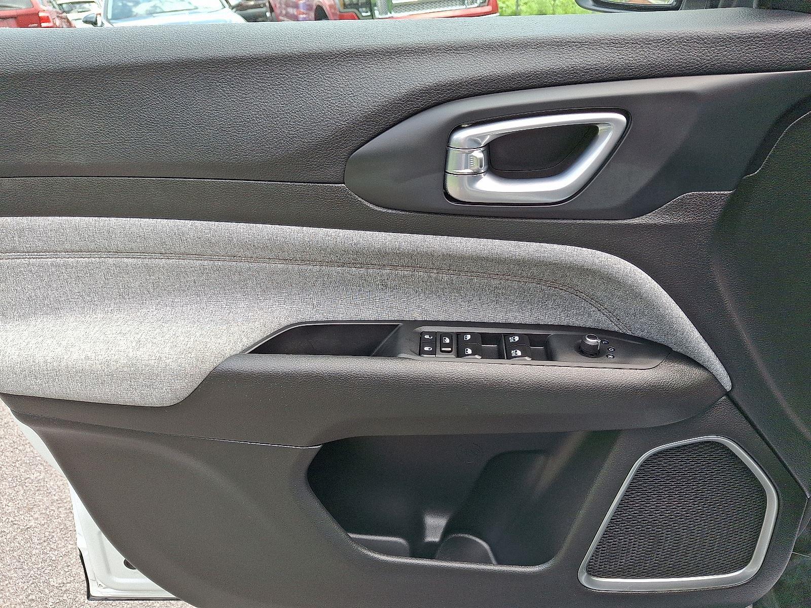 2023 Jeep Compass Latitude Lux photo 11