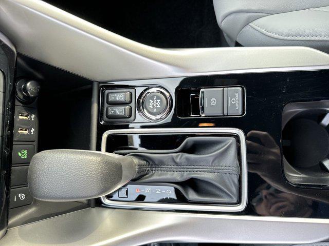 2024 Mitsubishi Eclipse Cross SEL photo 18