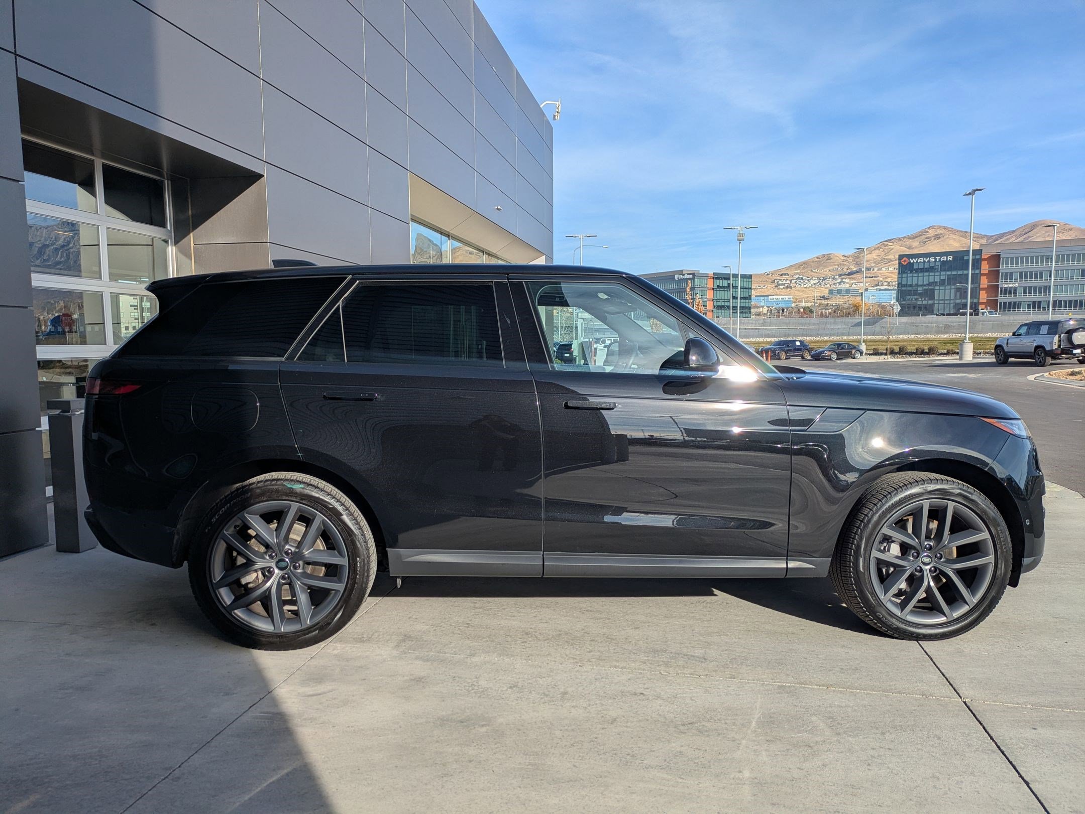 2024 Land Rover Range Rover Sport SE photo 4