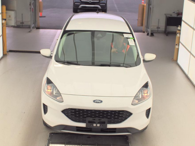 2021 Ford Escape SE photo 2