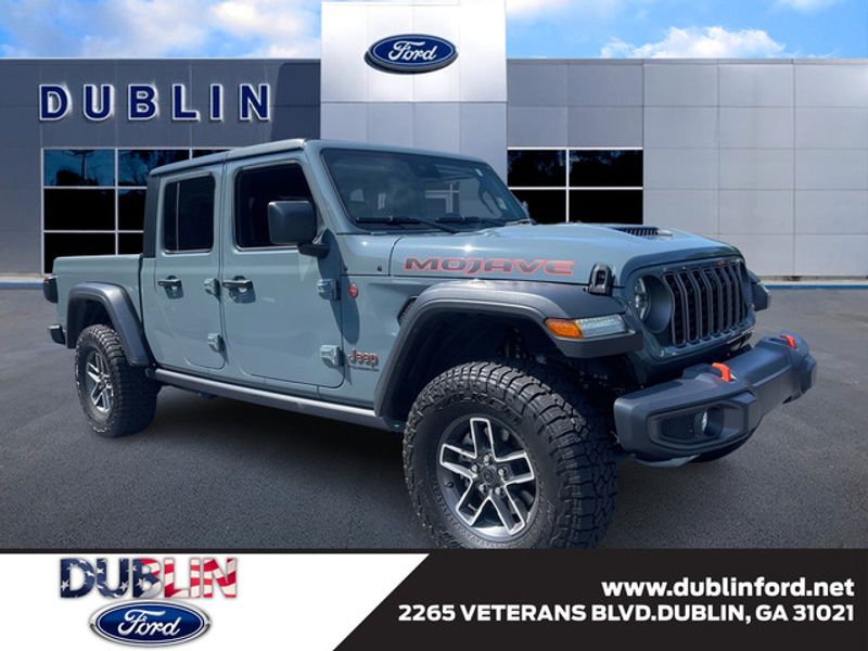 2024 Jeep Gladiator Mojave's photo
