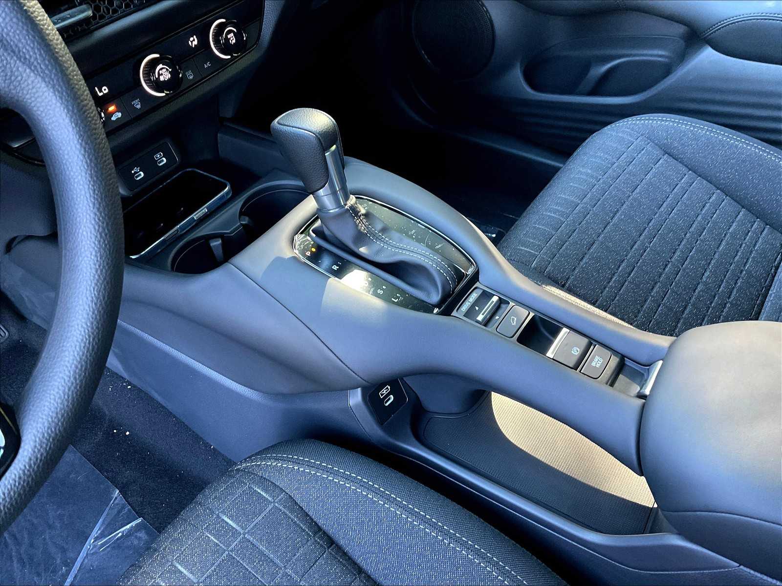 2026 Honda HR-V LX photo 12
