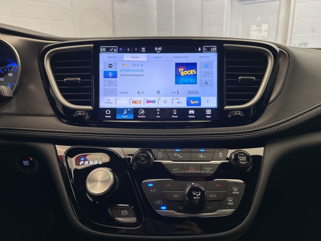 2026 Chrysler Pacifica photo 8