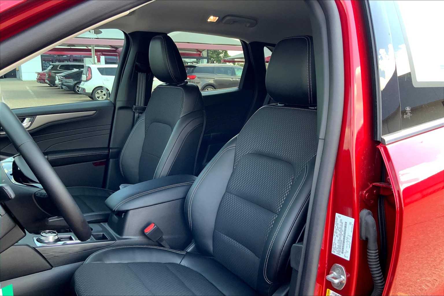 2025 Ford Escape Plug-In Hybrid photo 8