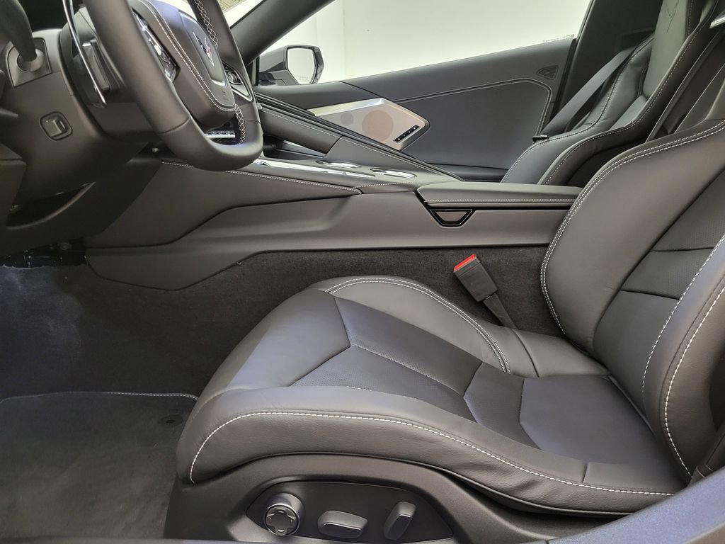 2026 Chevrolet Corvette Stingray 2LT photo 2