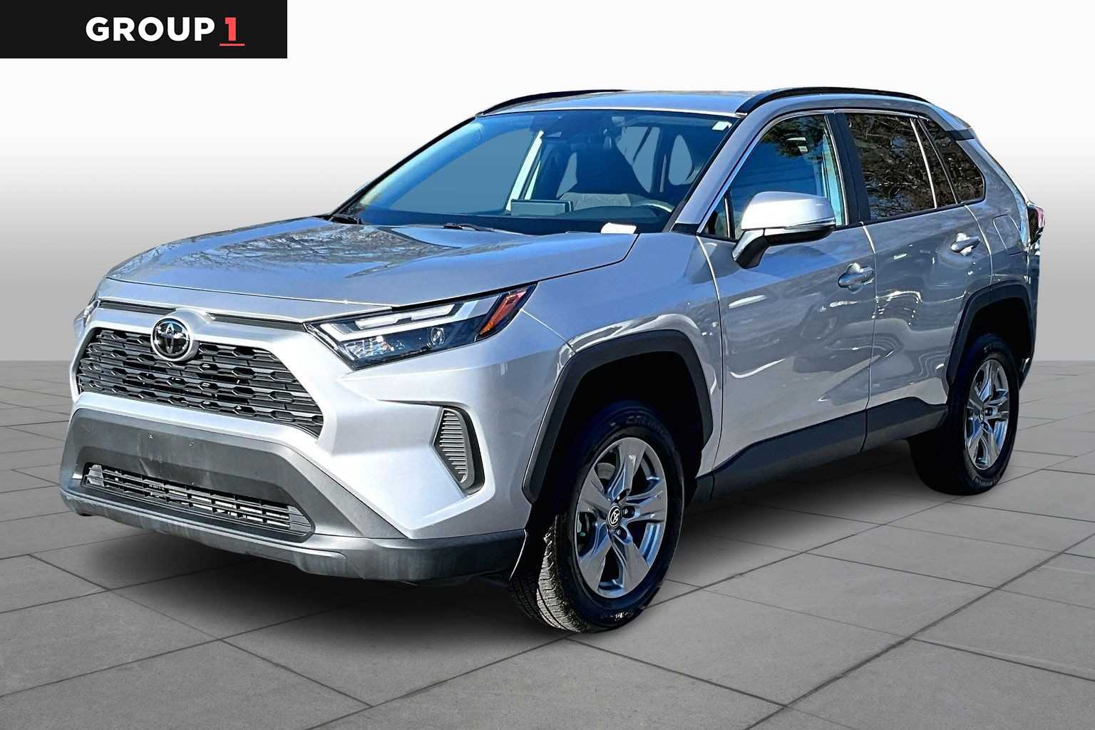 2024 Toyota RAV4 XLE's photo