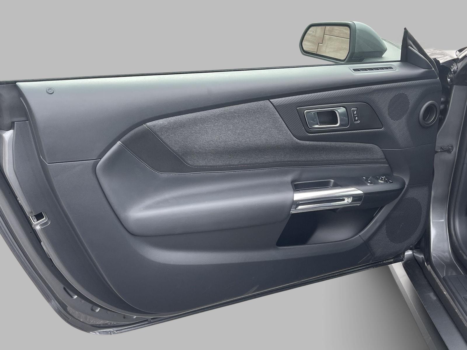2025 Ford Mustang EcoBoost photo 15
