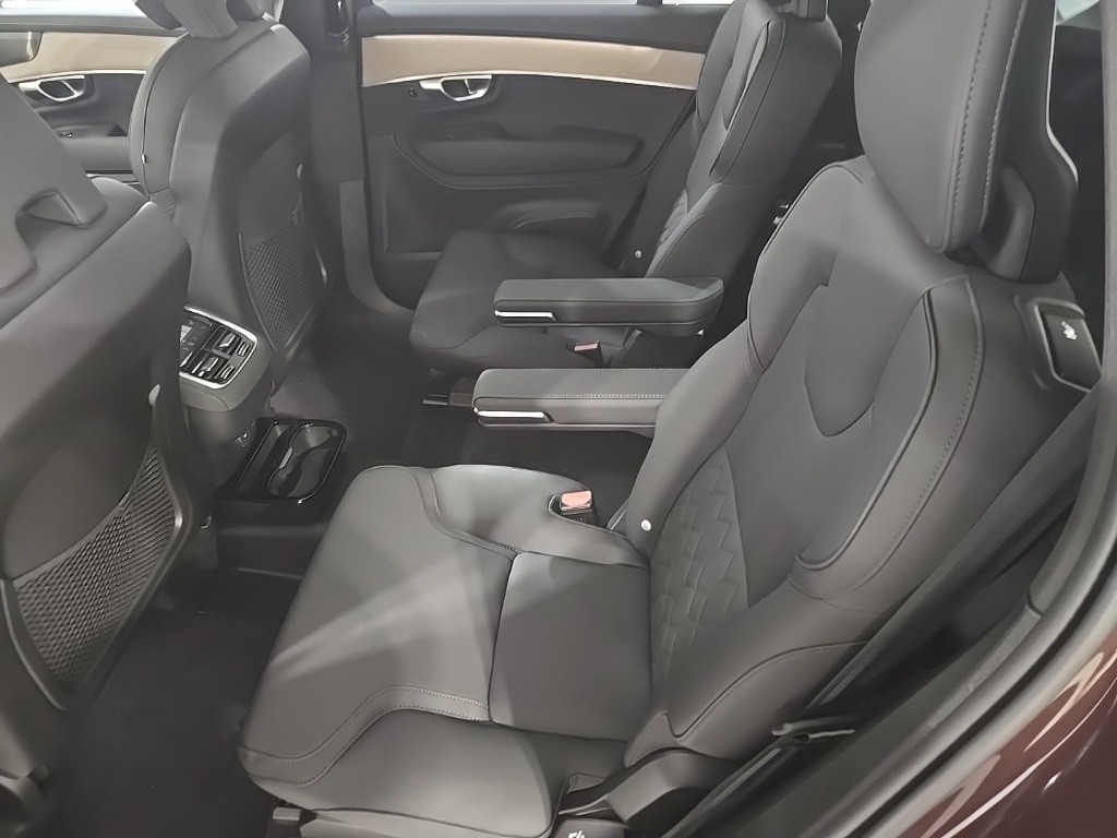 2026 Volvo XC90 Plus photo 20