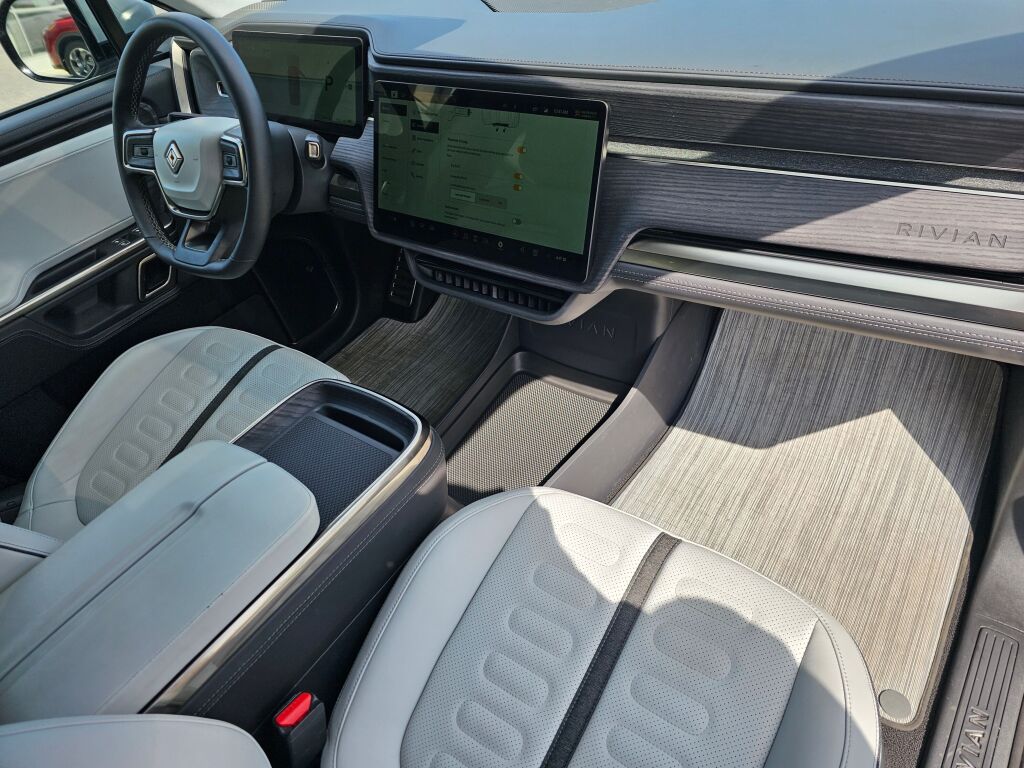 2023 Rivian R1S Adventure photo 12