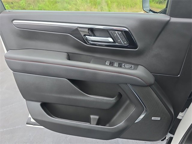2025 Chevrolet Suburban RST photo 27