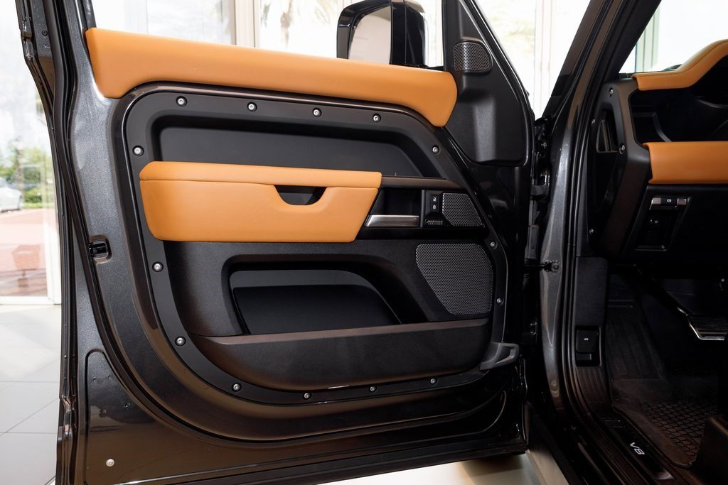 2024 Land Rover Defender Carpathian Edition photo 19