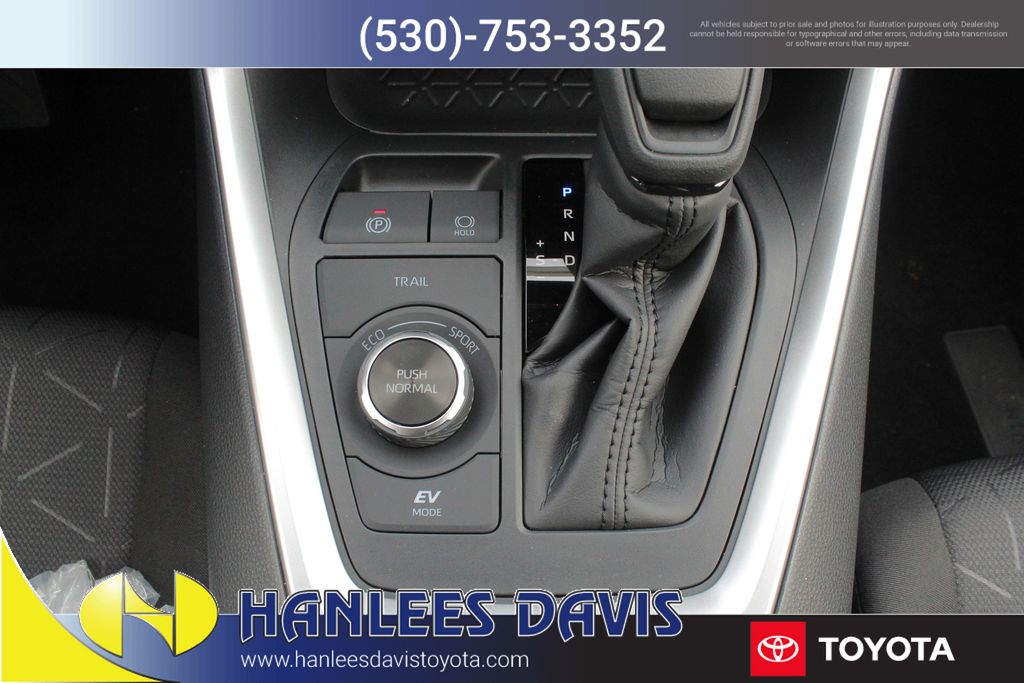 2025 Toyota RAV4 Hybrid XLE photo 17