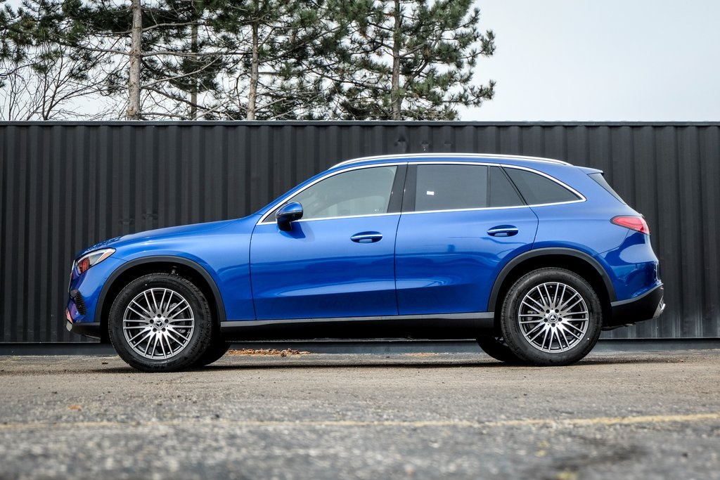 2025 Mercedes Benz GLC 300 4MATIC photo 3