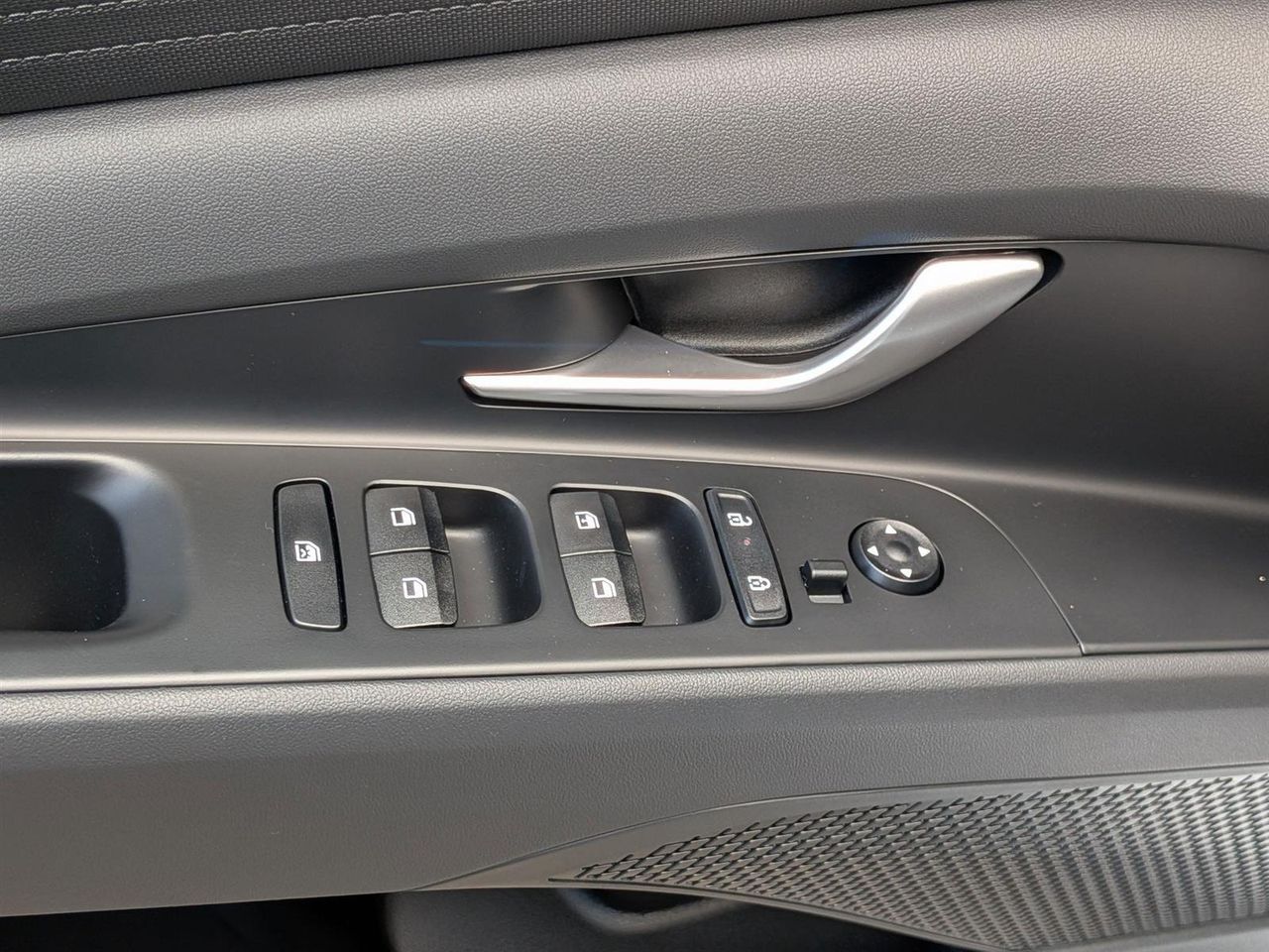 2025 Hyundai Elantra SE photo 11