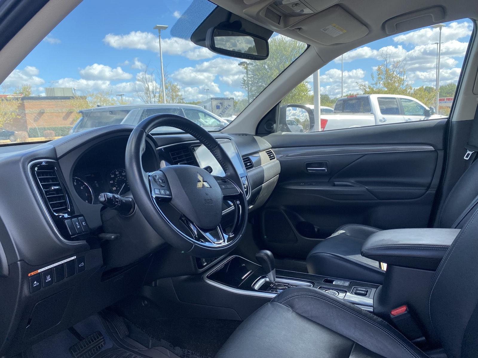 2020 Mitsubishi Outlander SEL photo 9