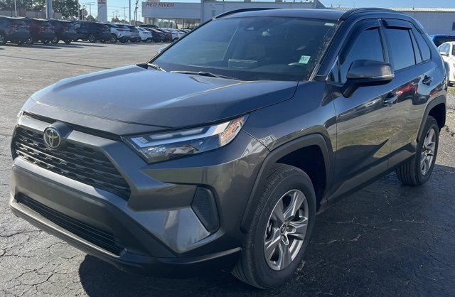 2022 Toyota RAV4 XLE photo 4