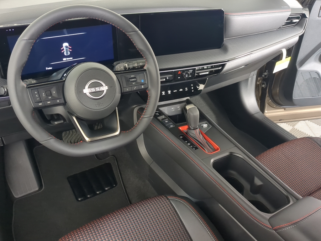 2025 Nissan Kicks SR photo 16