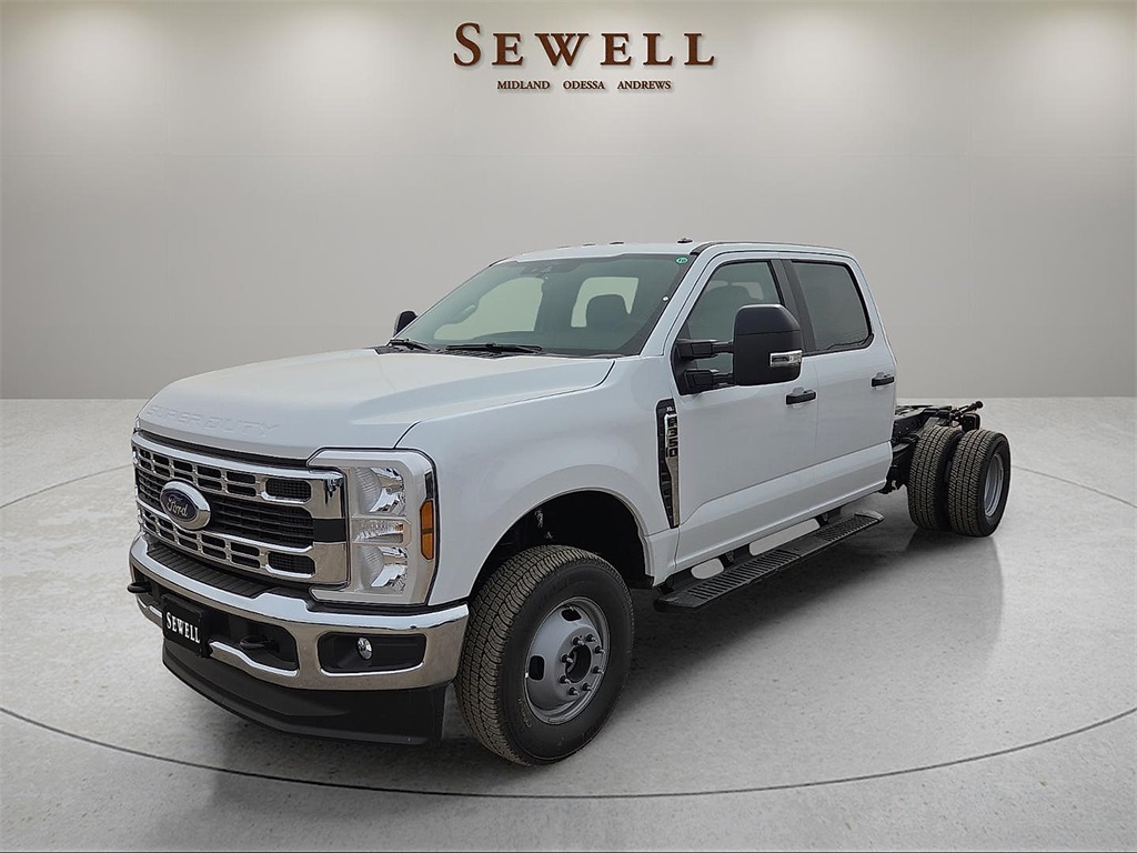 2026 Ford F-350 Super Duty Chassis Cab XL's photo