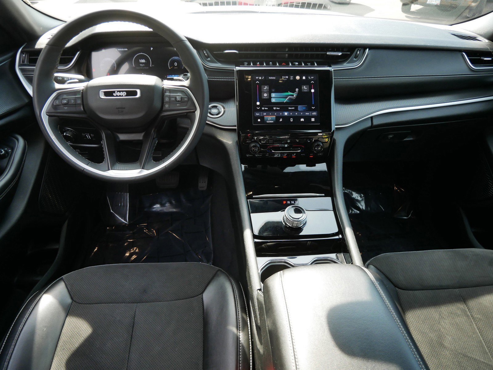 2023 Jeep Grand Cherokee Altitude photo 13