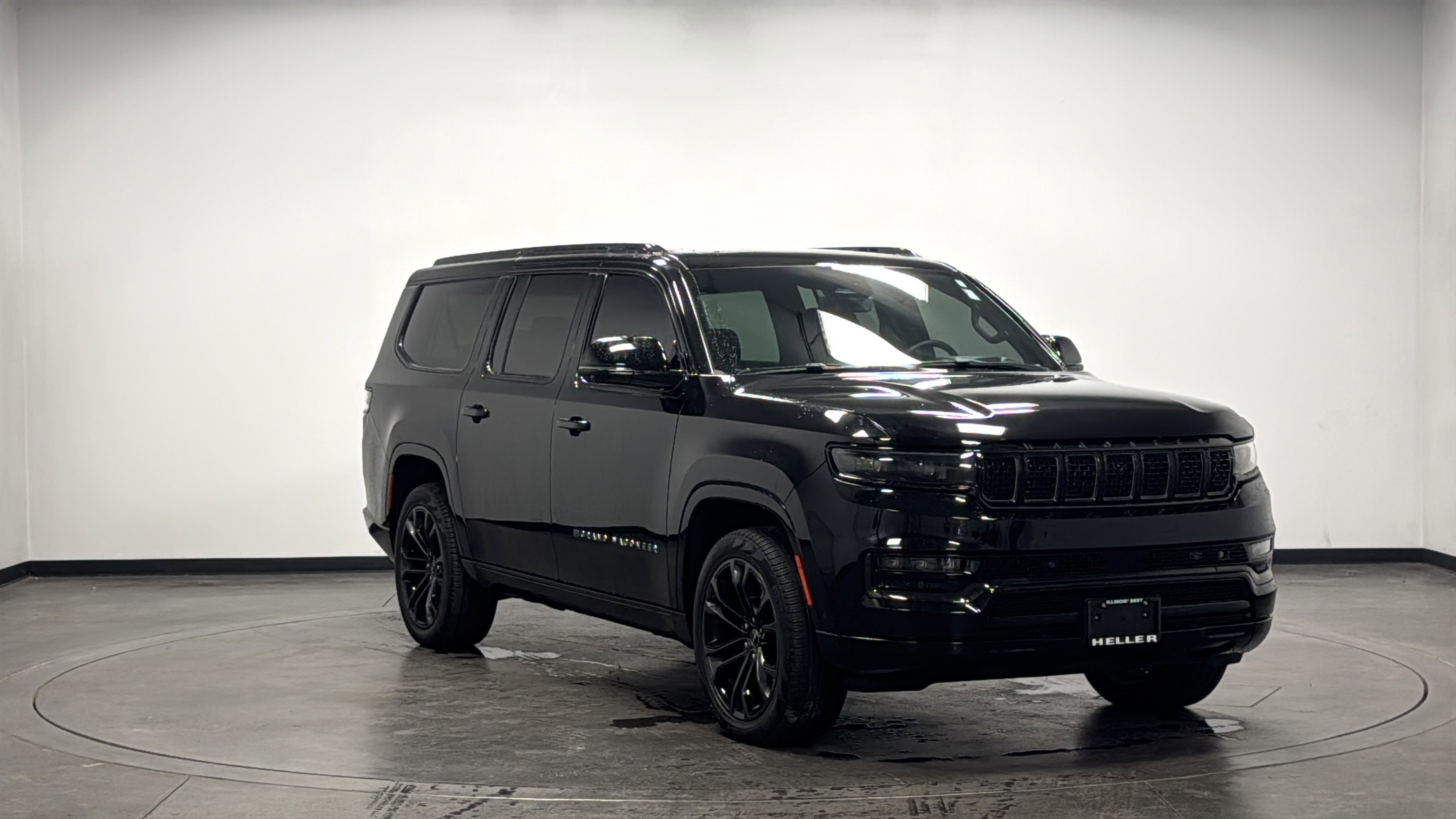 2024 Jeep Wagoneer L Series III photo 2