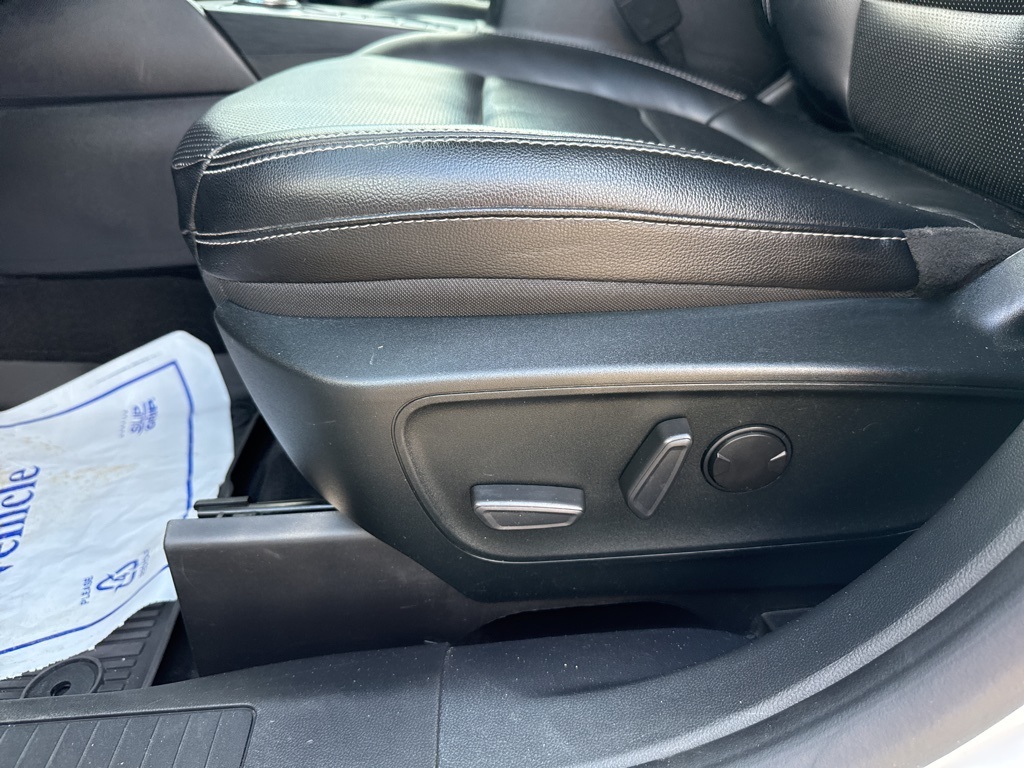 2022 Ford Escape SEL photo 29